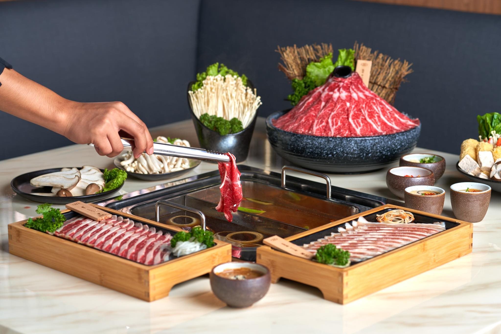 City Hotpot Dining Experience